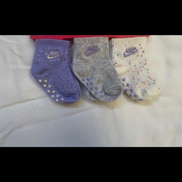 NIKE BABY~3 pair~NO SLIP SOCKS~ 6-12 Mo MULTICOLOR - Picture 4 of 4